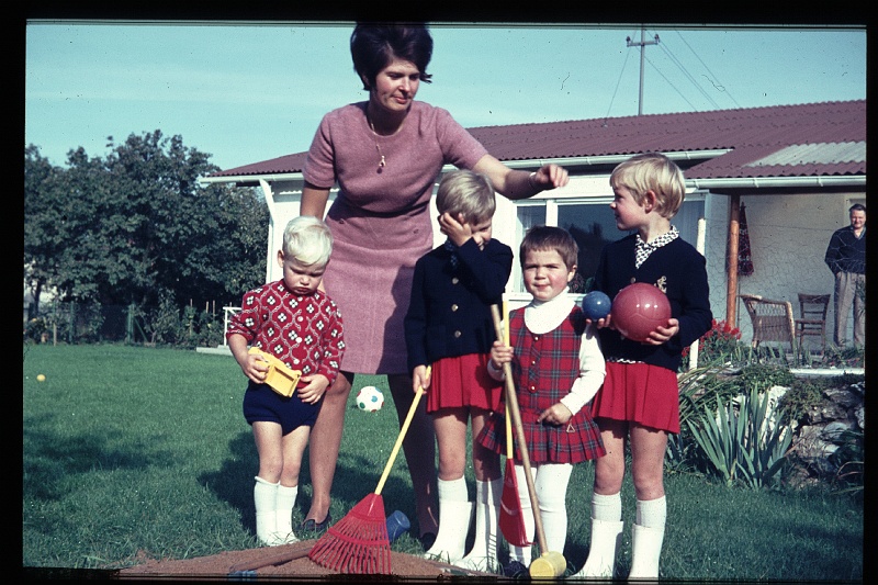 12.Regensburg okt 1967 Hildegard,Brigitte,Marion,Petra,Peter.JPG